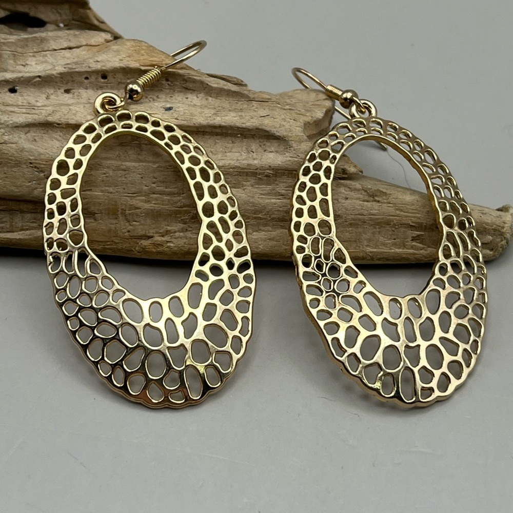 Elegant Gold-Tone Oval Openwork Earrings